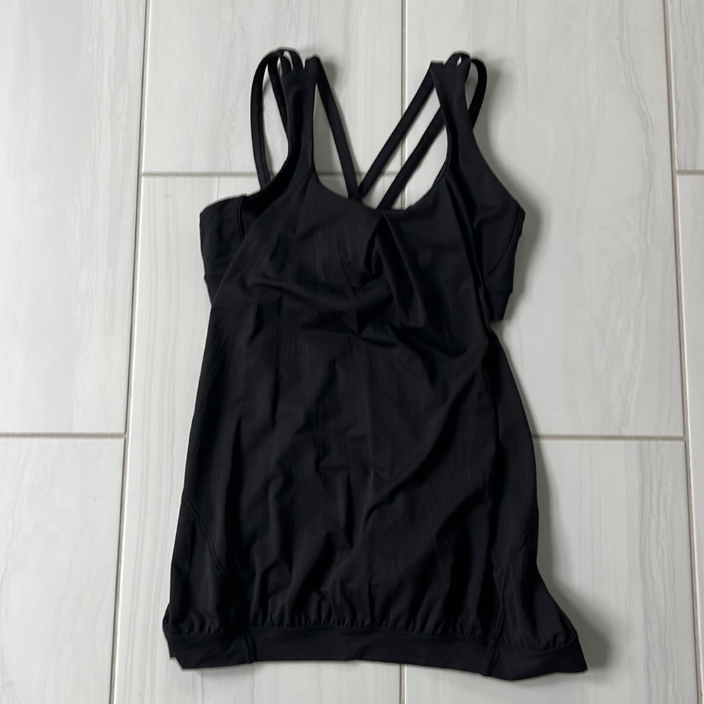 Lululemon black tank top with built in sports bra